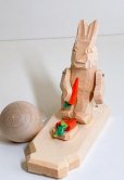 画像3: ロシア木製民芸玩具「人参うさぎ」 (3)