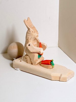 画像2: ロシア木製民芸玩具「人参うさぎ」