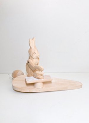 画像2: バガローツカエ村の木製民芸玩具「アイロンうさぎ」(工場認定証付き)